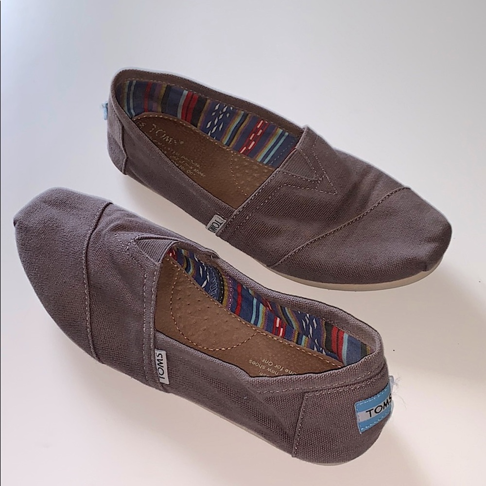 Gray Toms